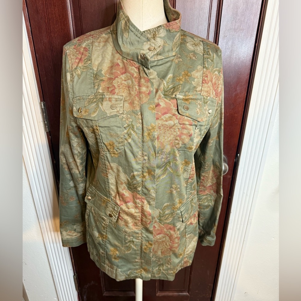 Chico's NWOT Floral Utility Jacket in olive Green and Peach so pretty